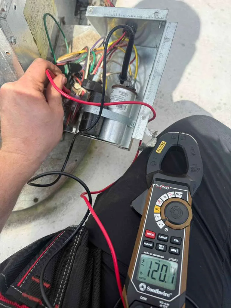 Troubleshooting a weak-cooling RV rooftop AC unit with meter readings
